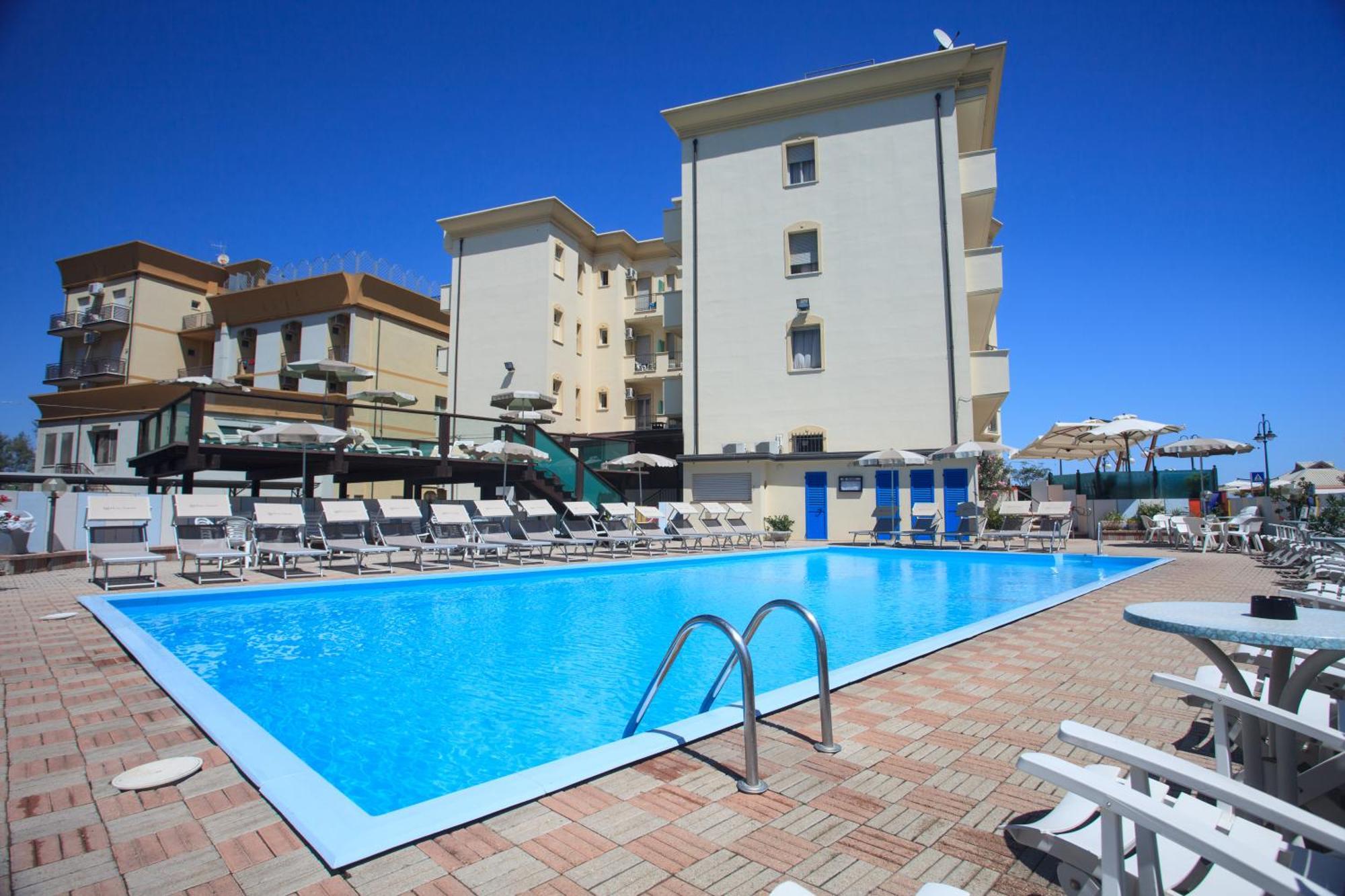 Hotel Garden Cesenatico Esterno foto