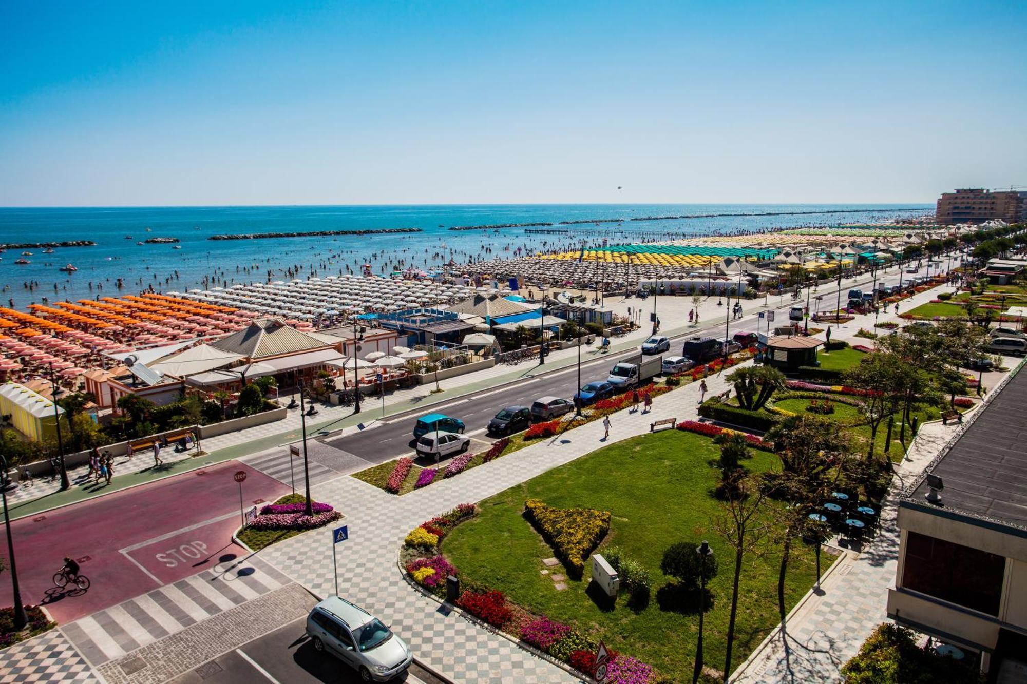 Hotel Garden Cesenatico Esterno foto