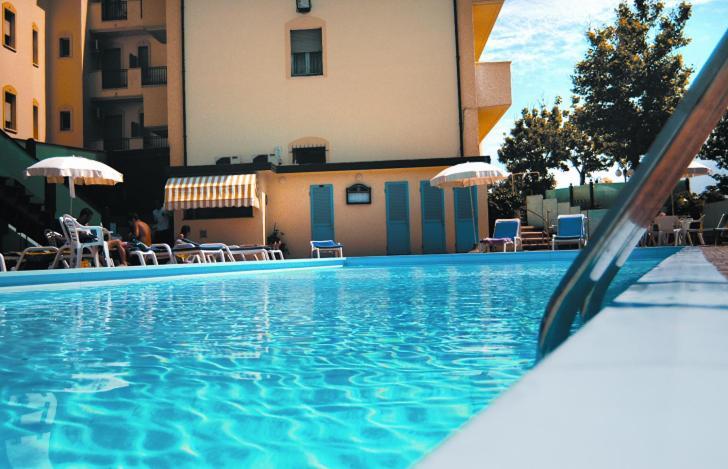 Hotel Garden Cesenatico Esterno foto