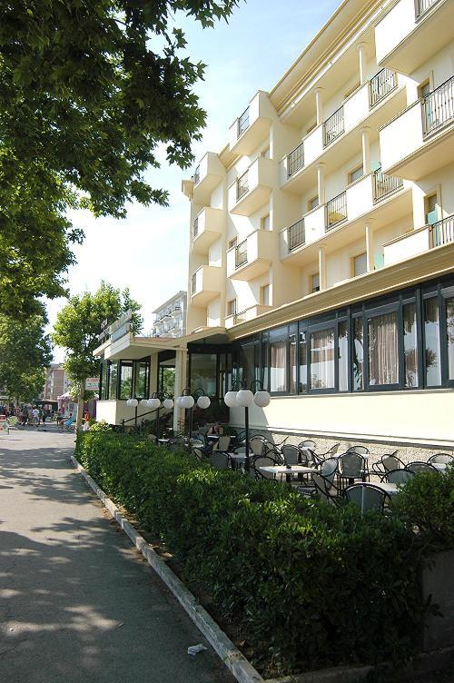 Hotel Garden Cesenatico Esterno foto